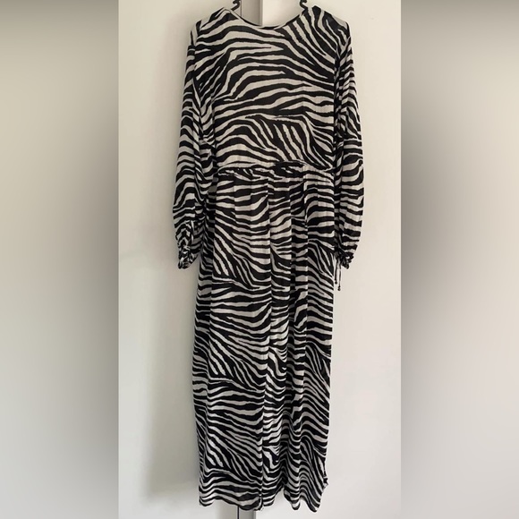 TIGERLILY Zoya Zebra Print Long Sleeve Maxi Dress NWT RRP$299 - Picture 16 of 16